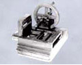 1937年——我们的创始人小林元次开发首台生鱼片装饰机